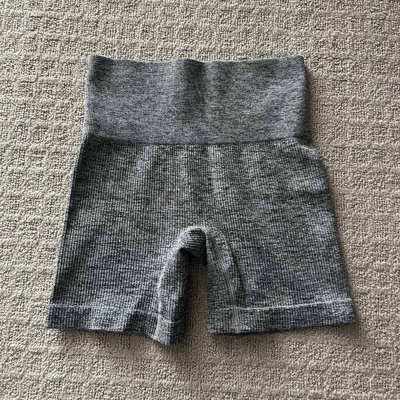 Colsie Athletic Biker Shorts Spandex Yoga Workout Womens Size Xs Gray Exercise - Picture 1 of 5